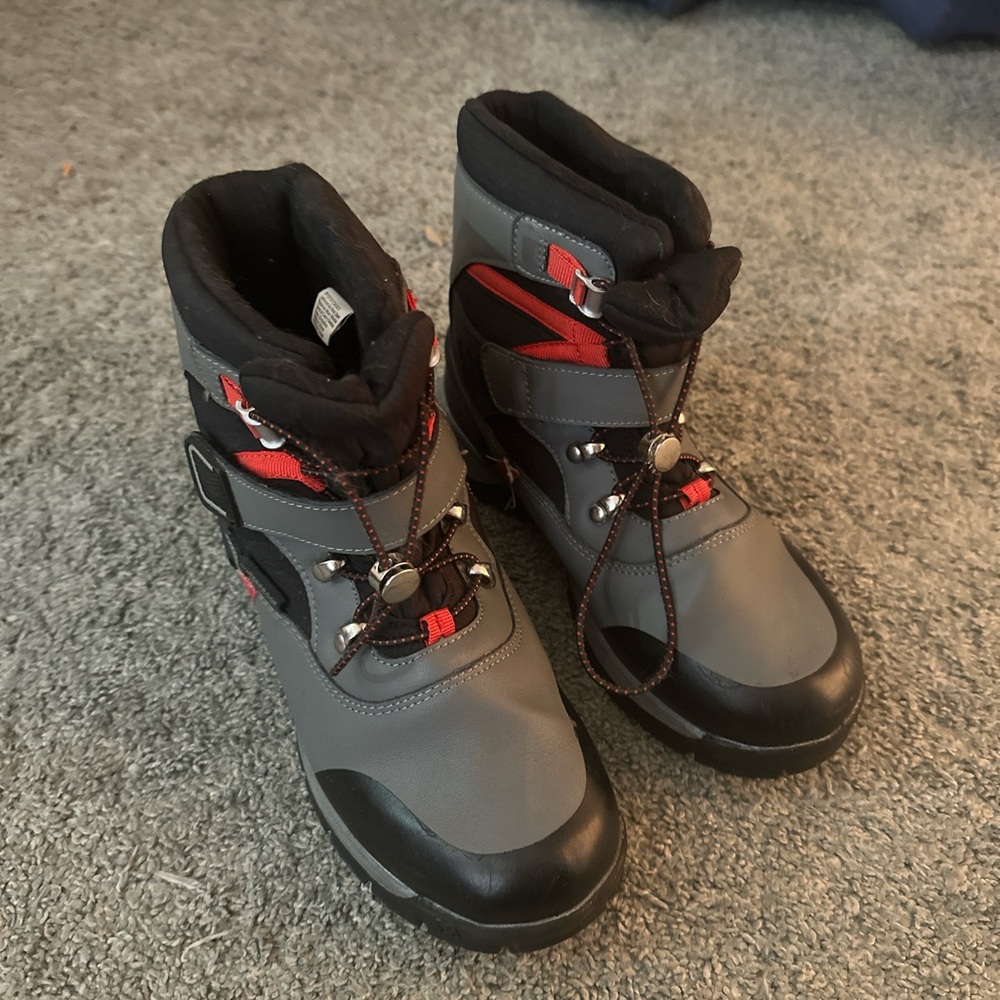 Swiss Tech waterproof size USA 3 snow boots.